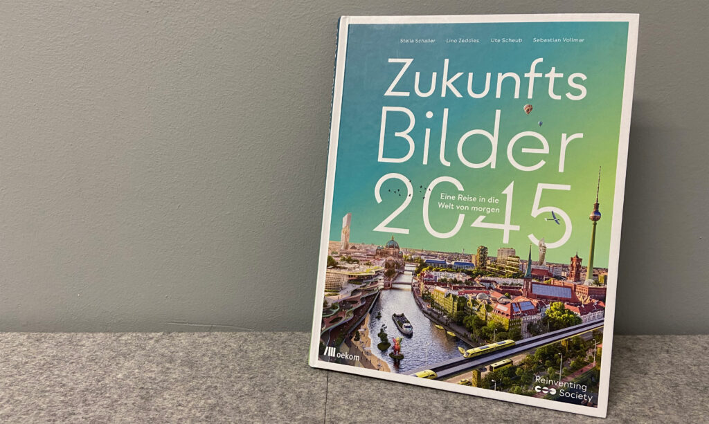 Buchcover Zukunftsbilder 2045 mit einer futuristischen Stadtansicht.